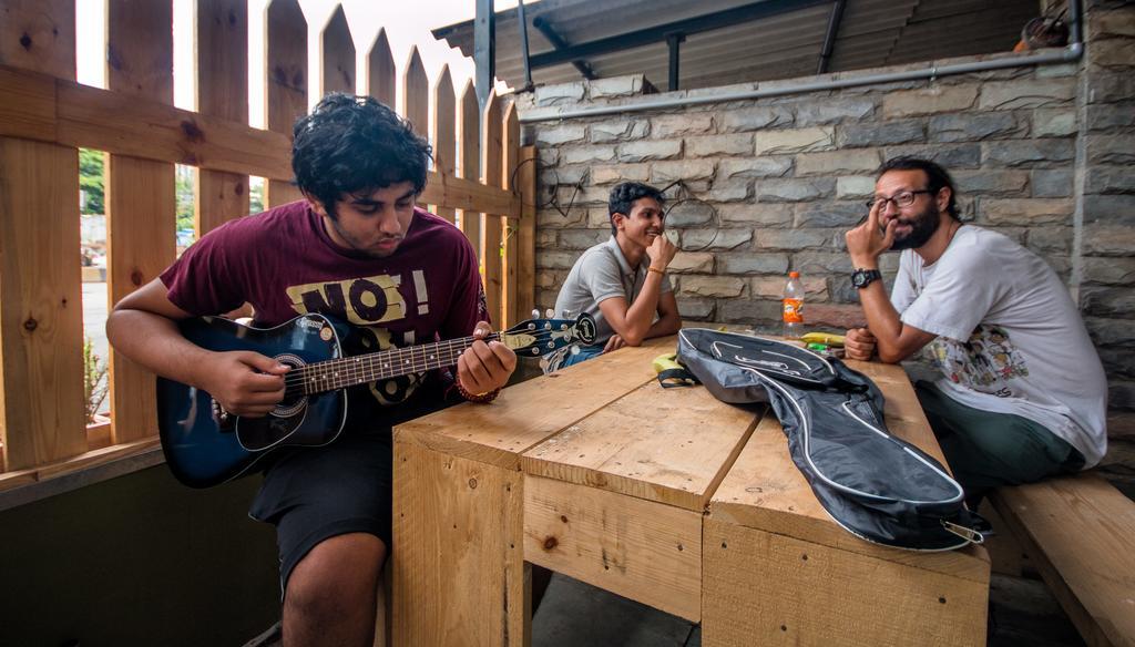 Backpackers Villa Mumbai Bagian luar foto